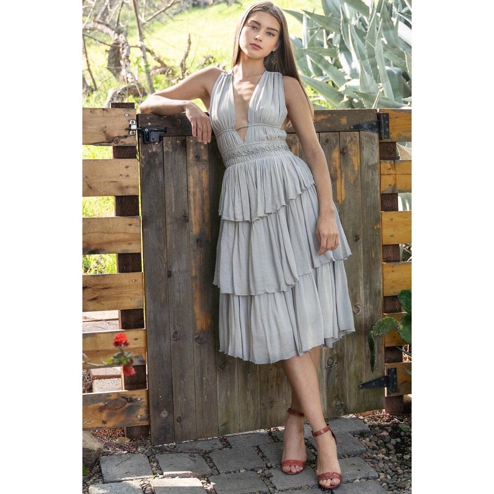 🆕 Dove Grey Tiered Midi Open Back Dress - Picture 3 of 4